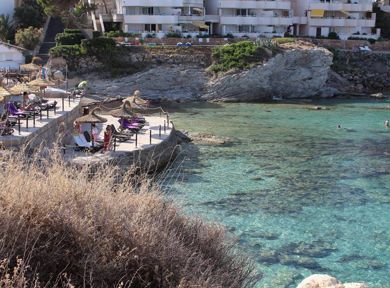 Playa de Cala Blanca en Mallorca Tourist Guide